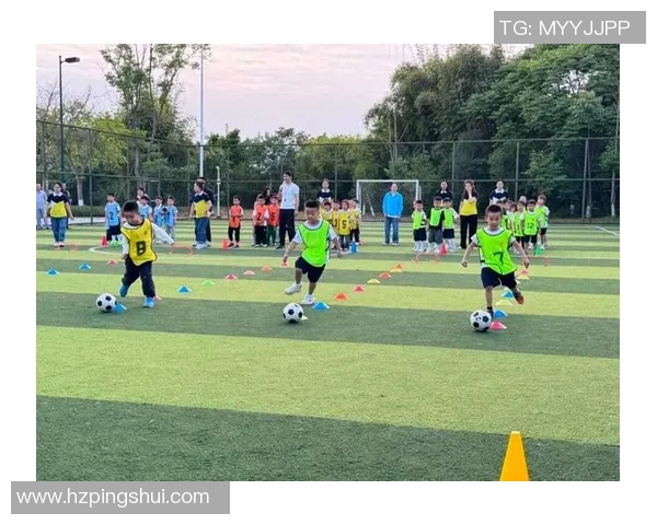 足球明星的孩子们在绿茵场上展现天赋与梦想的精彩瞬间 足球明星的孩子们在绿茵场上展现天赋与梦想的精彩瞬间